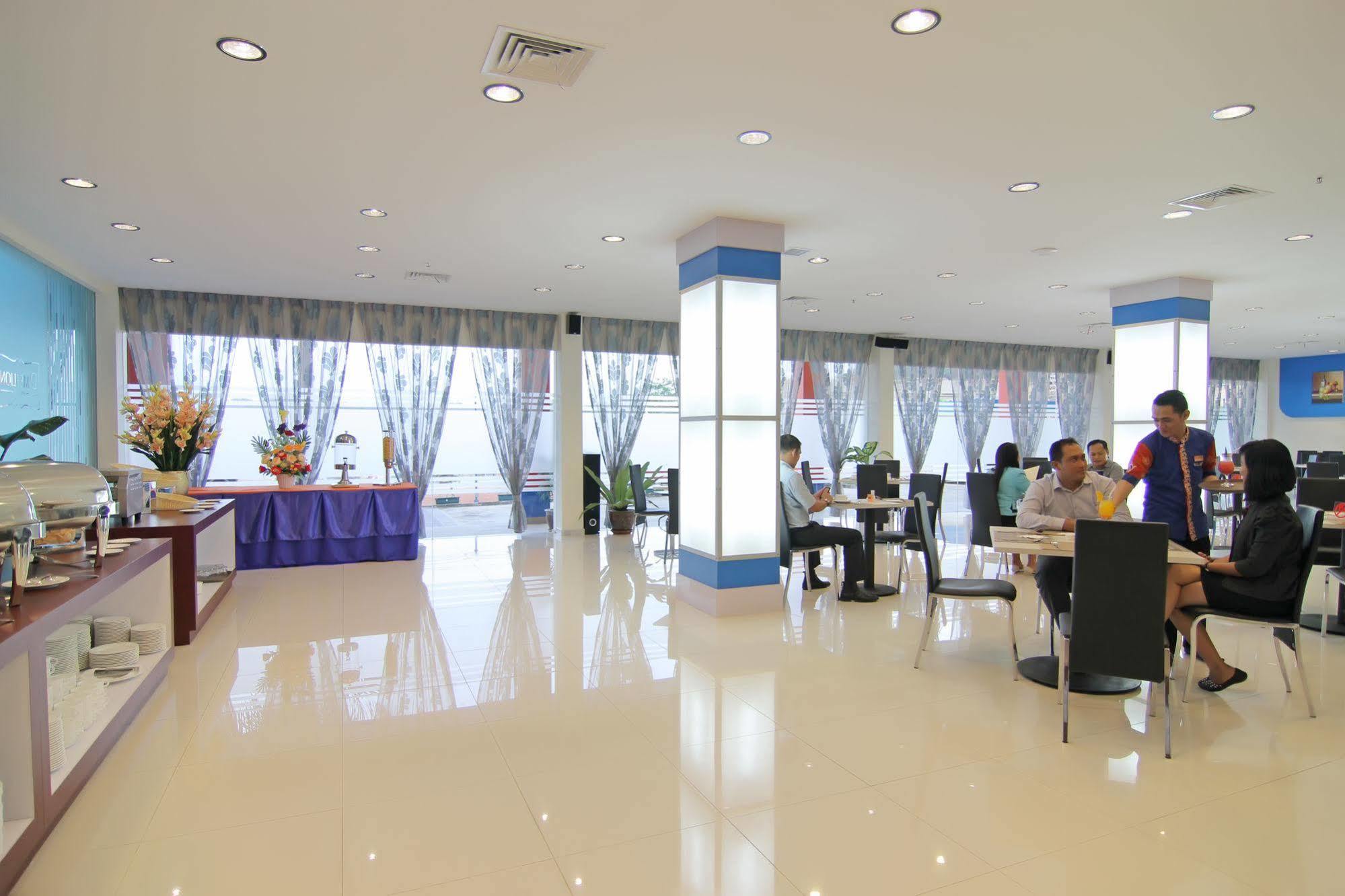 D' Merlion Hotel Sekupang Exterior foto